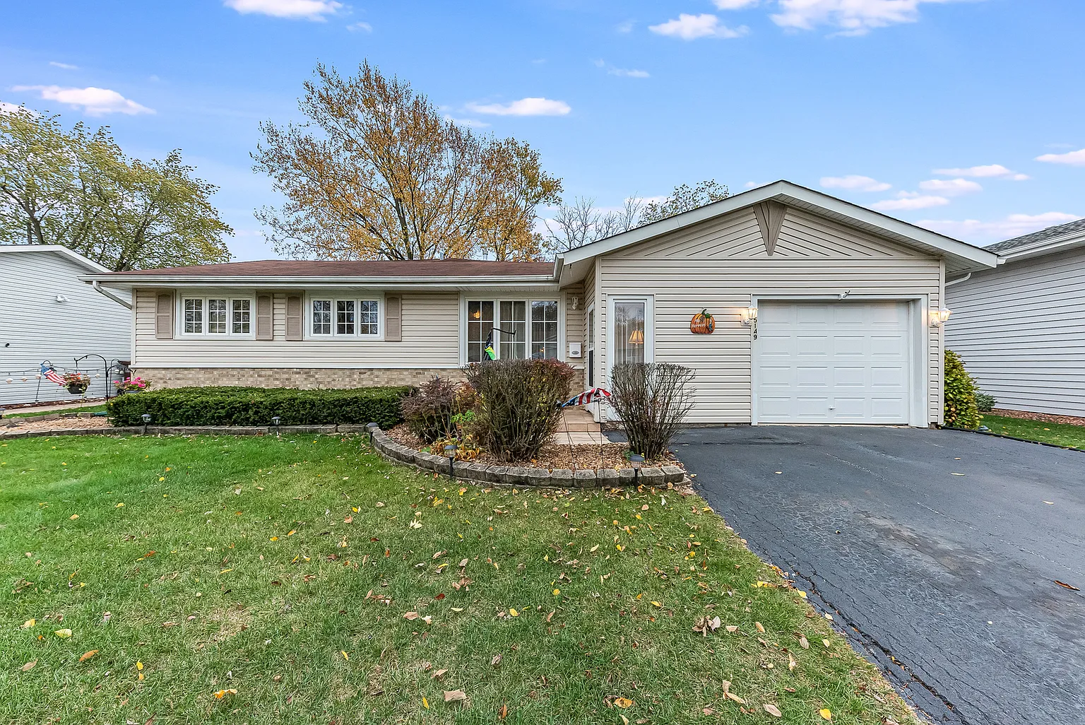 5149 Deerpath Rd photo 1