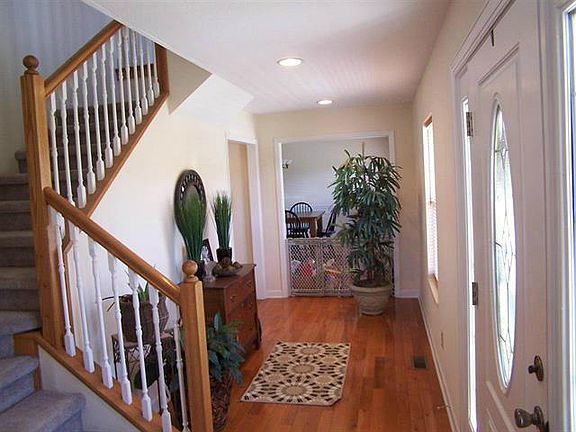 4th image of 1927 Lakebrook Cir