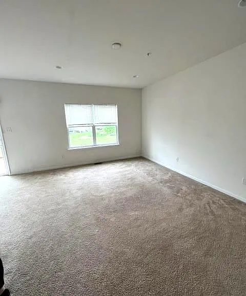 974 King Way — Photo 6