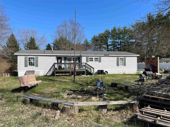 21 Essex Drive, Raymond, NH 03077