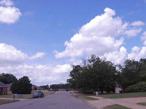 Exterior Neighborhood (street photo)