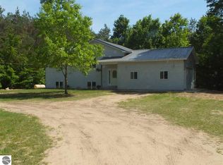 475 W Sharon Rd SW, Fife Lake, MI 49633