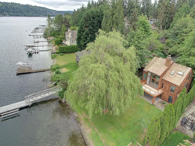 3406 W Lake Sammamish Pkwy NE — Photo 2