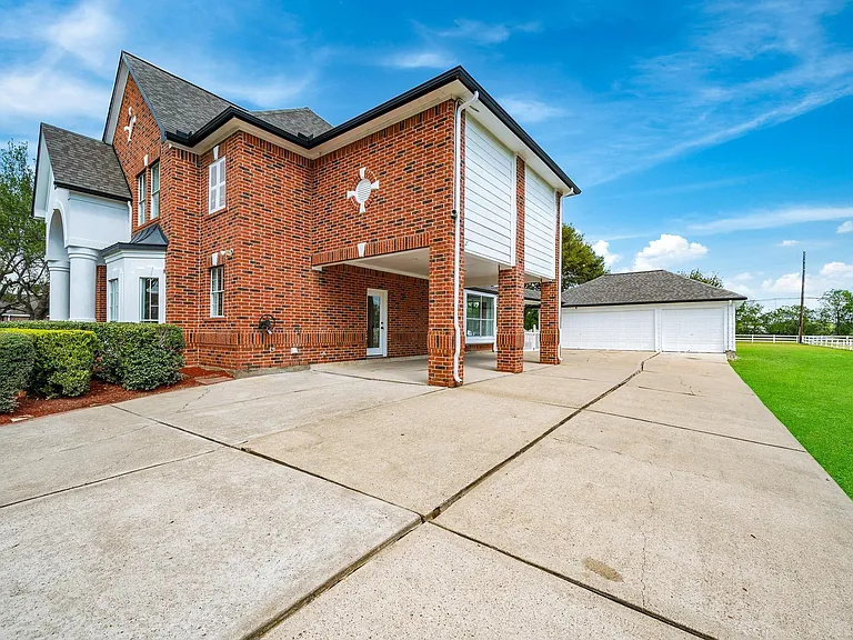 7211 Savannah Glen Ln W — Photo 3