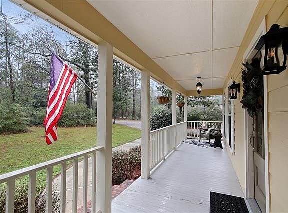 5th image of 20 Dogwood Ln