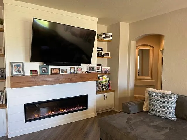 7046 S Claiborne Ave — Photo 8