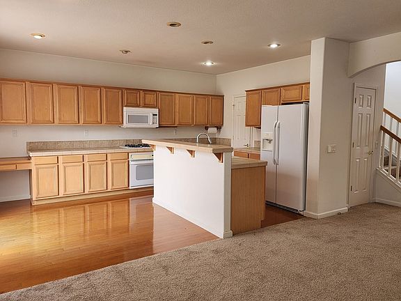 4th image of 3410 Long Dr