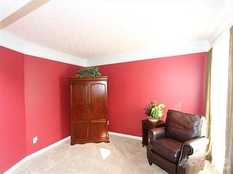 5th image of 2110 Barclay Ct
