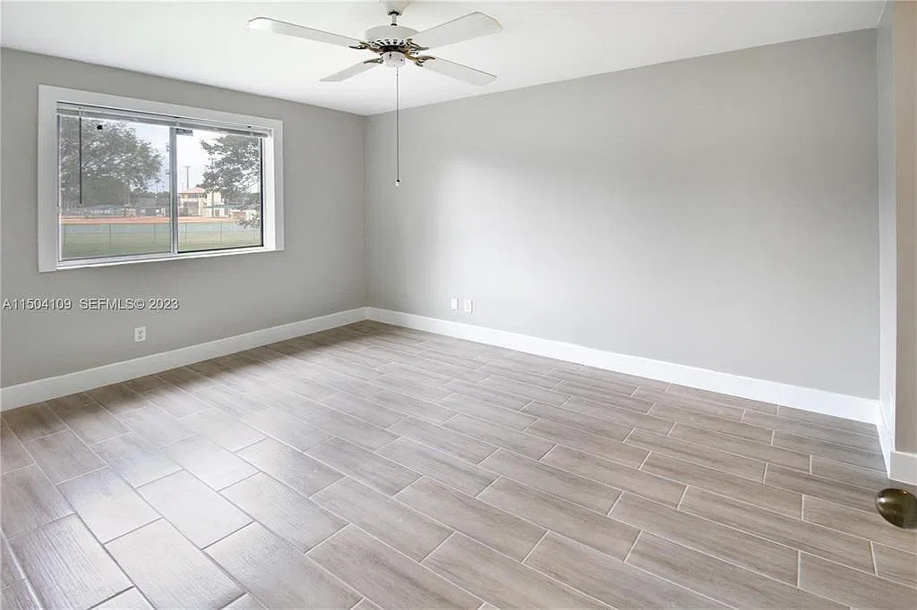 1143 Coral Club Dr — Photo 4