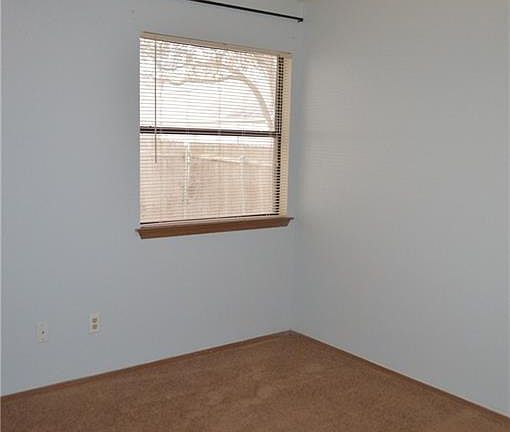 4th image of 2806 Jadewood Ct APT A
