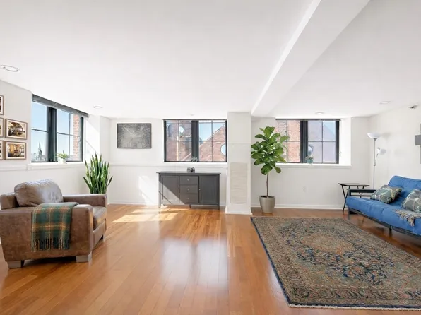 200 Market St APT 501, Lowell, MA 01852