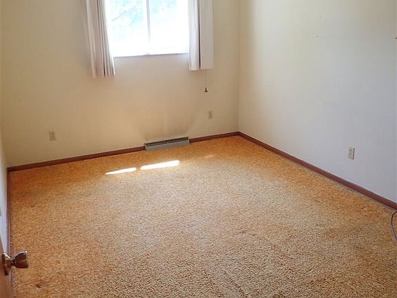 2nd image of 2941 Thunderbird Dr