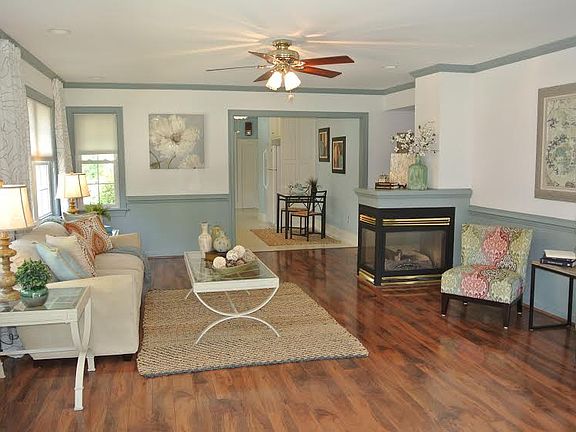 3rd image of 826 Poquoson Ave