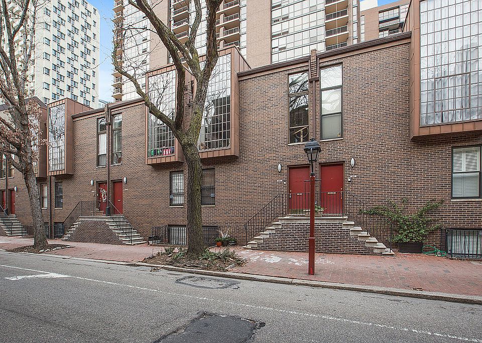 1st image of 525 1/2 Spruce St #10