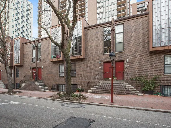 525 1/2 Spruce St #10, Philadelphia, PA 19106