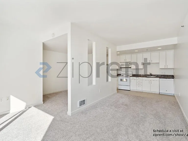 250 King St #754 — Photo 7