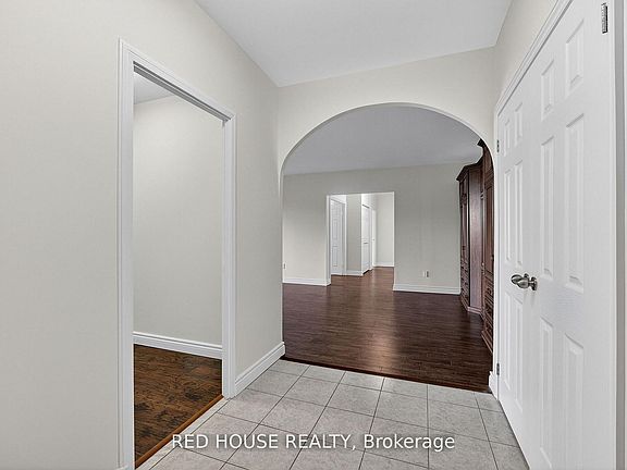 5th image of 5250 Lakeshore Rd #809