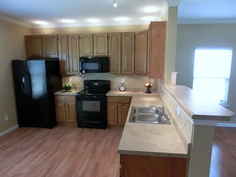 15713 Lakepoint Forest Dr — Photo 22