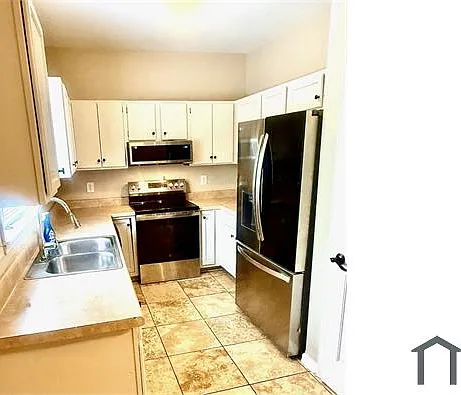 4 bed, 1500 sqft, $2,580 — Photo 2