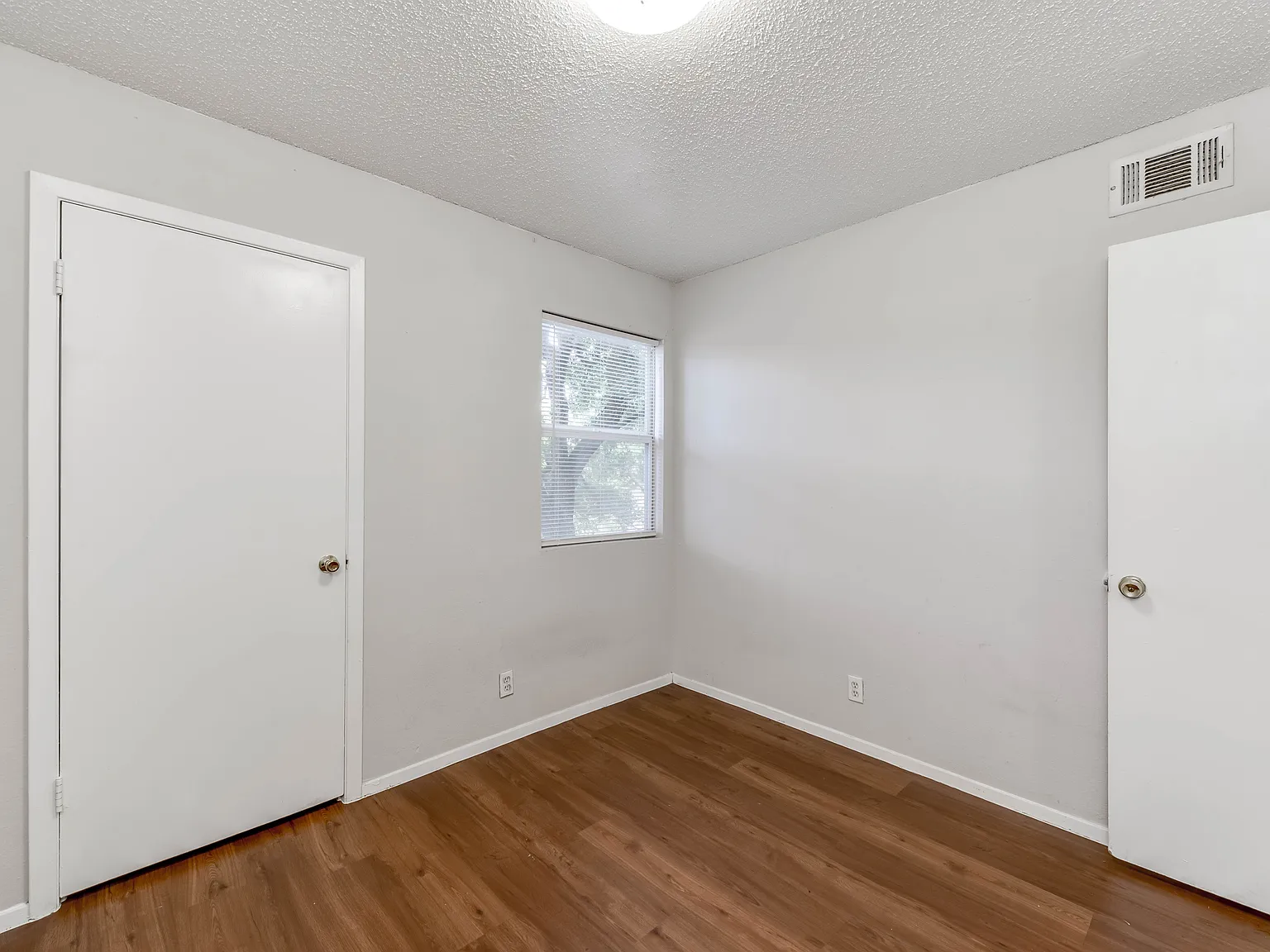 2 bed, 780 sqft, $1,050 — Photo 4