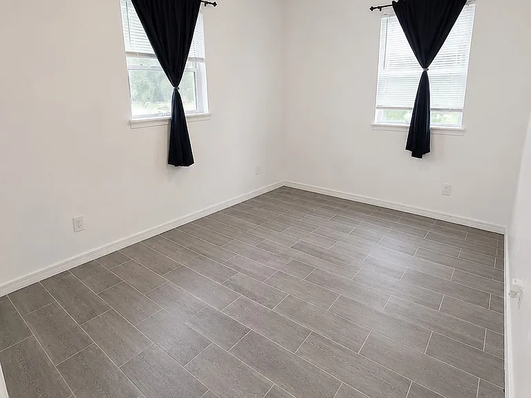 705 Vendee Ln — Photo 6
