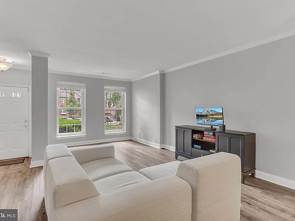 5th image of 3829 Chesterwood Dr #3829