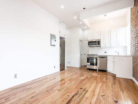 4th image of 178 Driggs Ave APT 4F