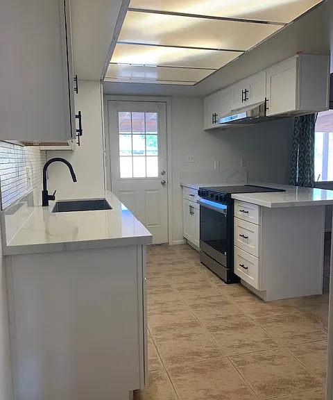 3335 S Pine St — Photo 5