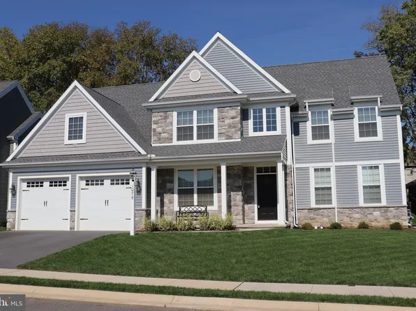 1076 Greenview Dr, Lancaster, PA 17601