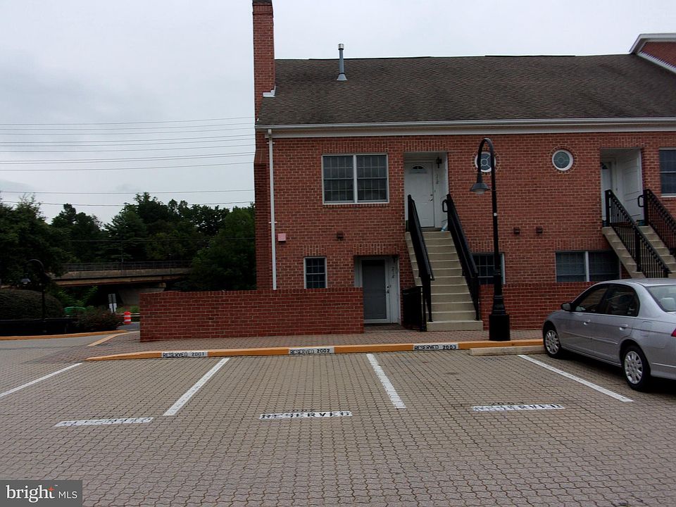 1st image of 6916 Fairfax Dr Unit 218