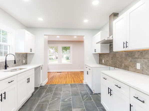 1604 Pierre St, Manhattan, KS 66502