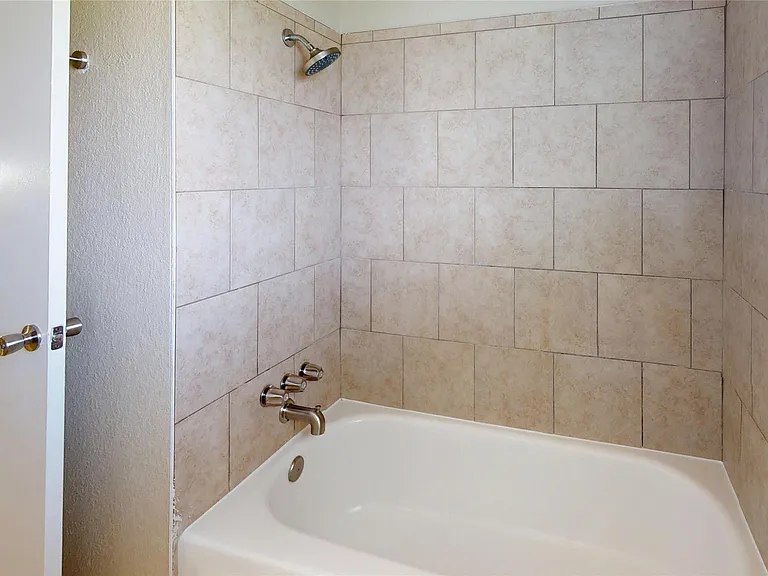 210 W G St — Photo 19