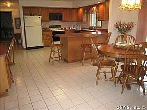 4th image of 8420 Glen Eagle Dr