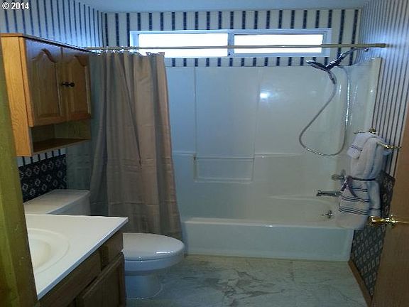 5th image of 8300 NE 25th Pl