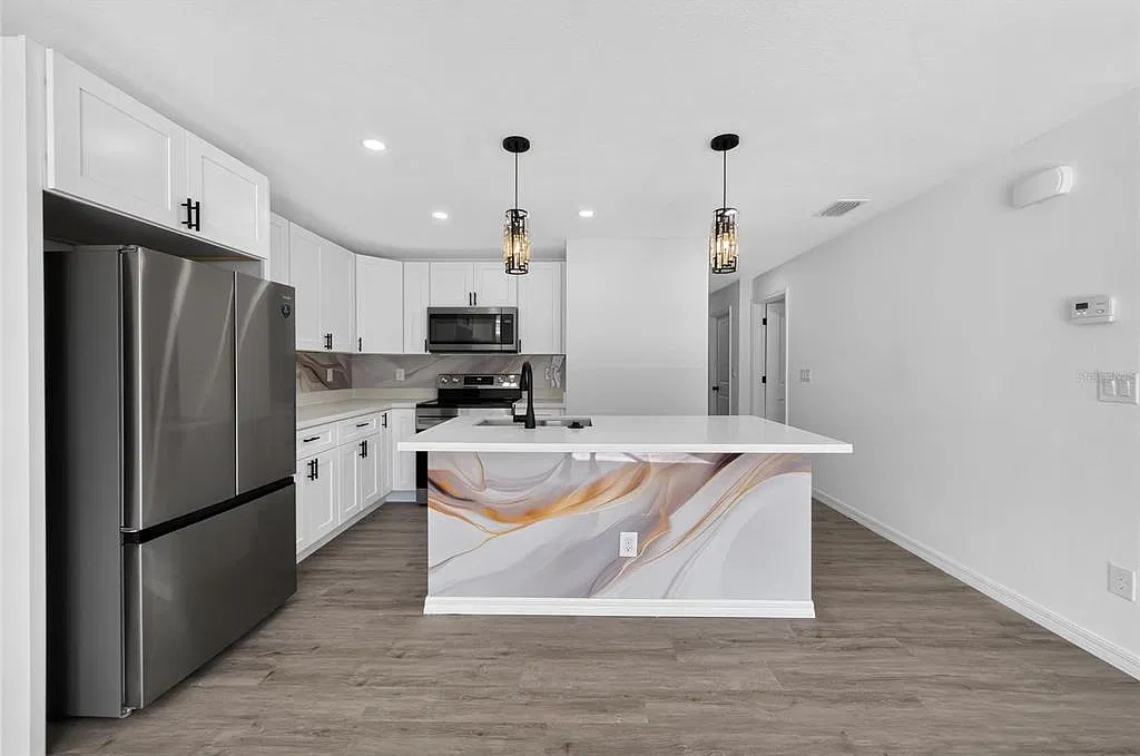 3 bed, 2.0 bath, 1250 sqft, $1,755 — Photo 2