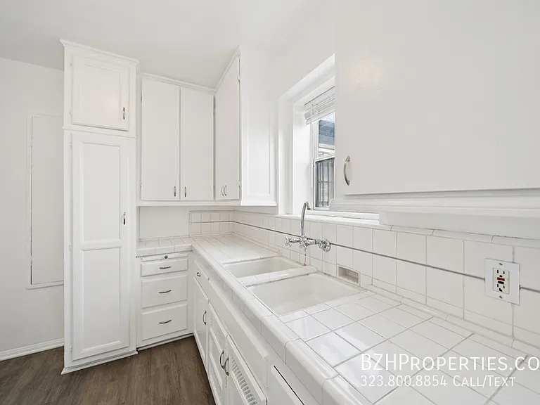 1402 1/2 N Mansfield Ave #1402-1/2 — Photo 8