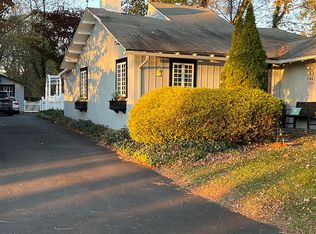 33 Greenlawn Rd, Huntington, NY 11743