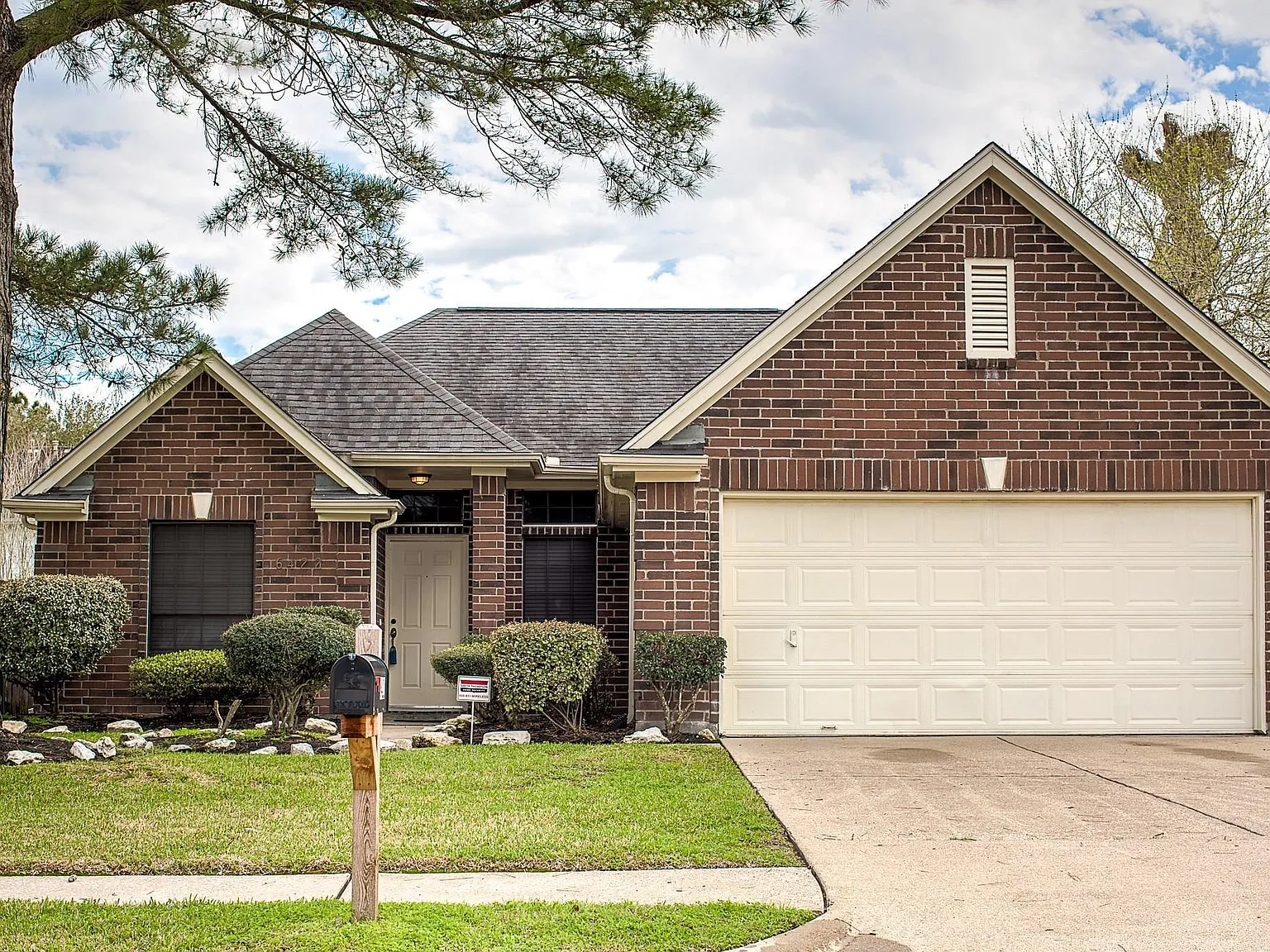 4 bed, 2.0 bath, 1675 sqft, $2,100 — Photo 2