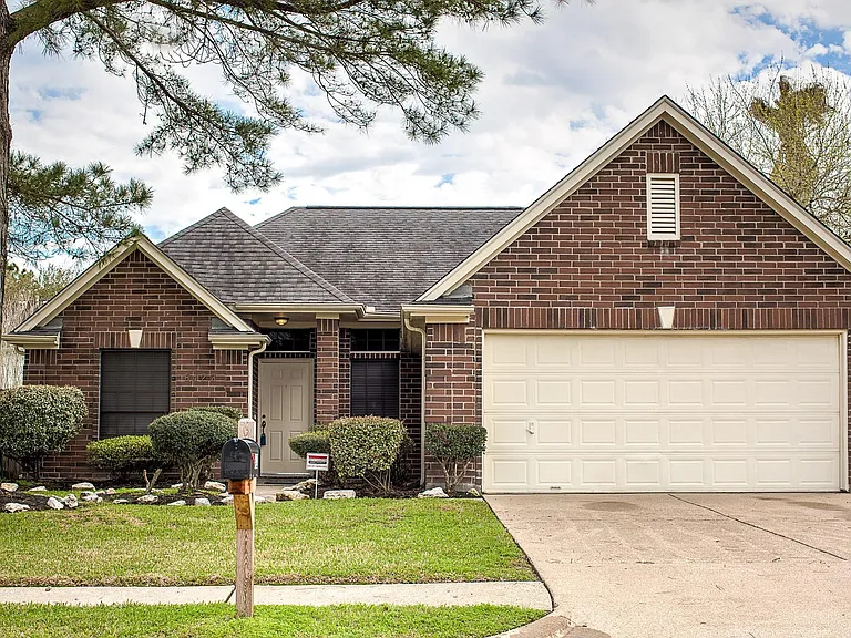 6422 Diamond Rock Dr — Photo 2