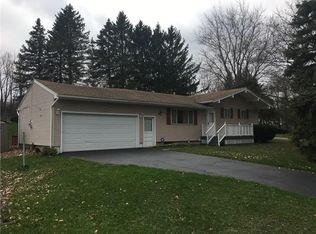 33 Shamrock Dr, Rochester, NY 14623