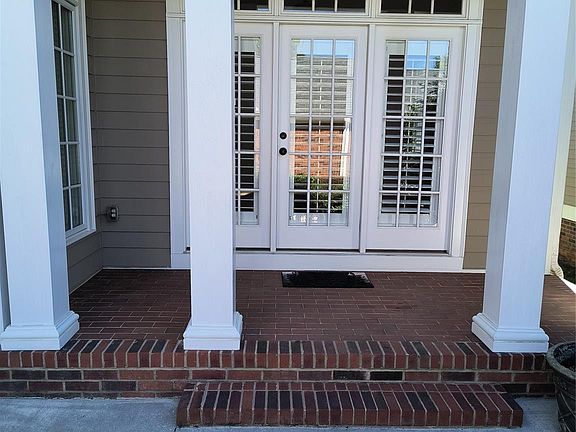 3rd image of 412 Gardenia St