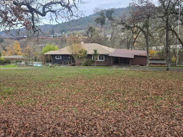 306 McLain Ave, Roseburg, OR 97471