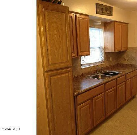 3 bed, 2.0 bath, 1152 sqft, $1,825 — Photo 4