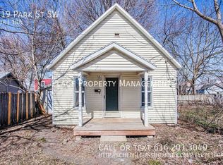 919 Park St SW, Grand Rapids, MI 49504
