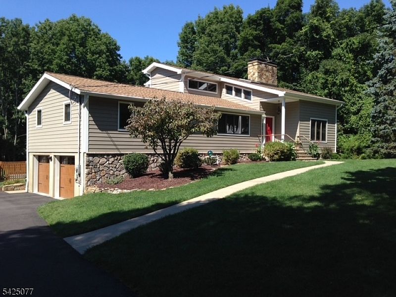 1st image of 4 Valley Pl