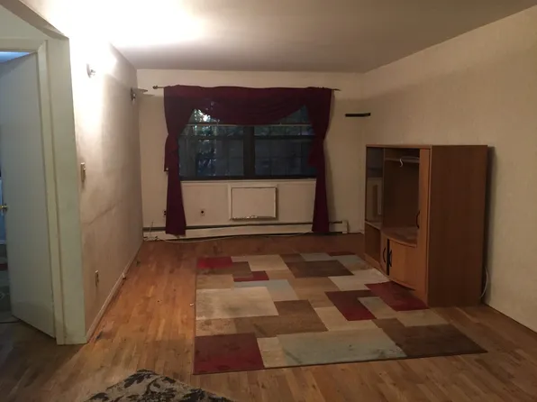 219-38 64th Ave Unit 329, Oakland Gardens, NY 11364