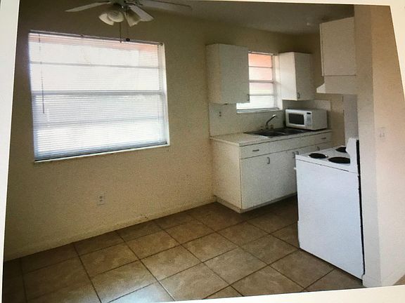 5th image of 4843 SW 45th Ave APT D
