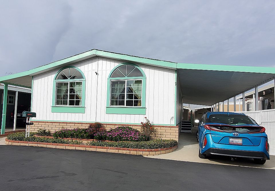 1st image of 107 Road Runner Ln
