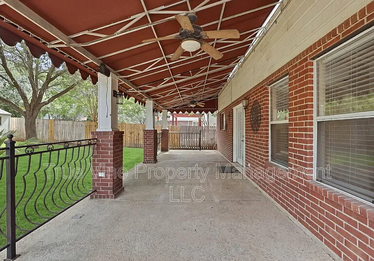 6317 Stable Farm — Photo 3