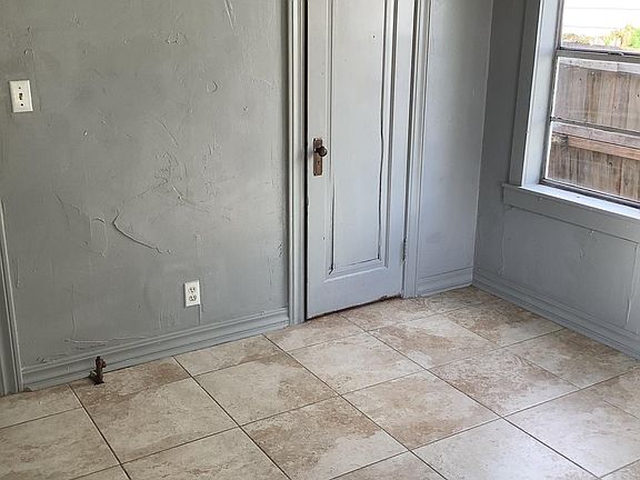 3rd image of 1141 SW 24th St